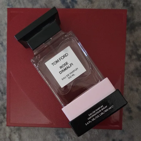 Tom Ford Rose D'Amalfi Perfume with Heart Box - Picture 4 of 6